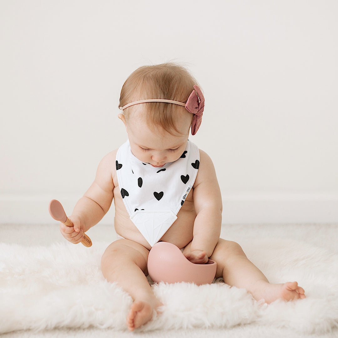 Baby chew bib outlet